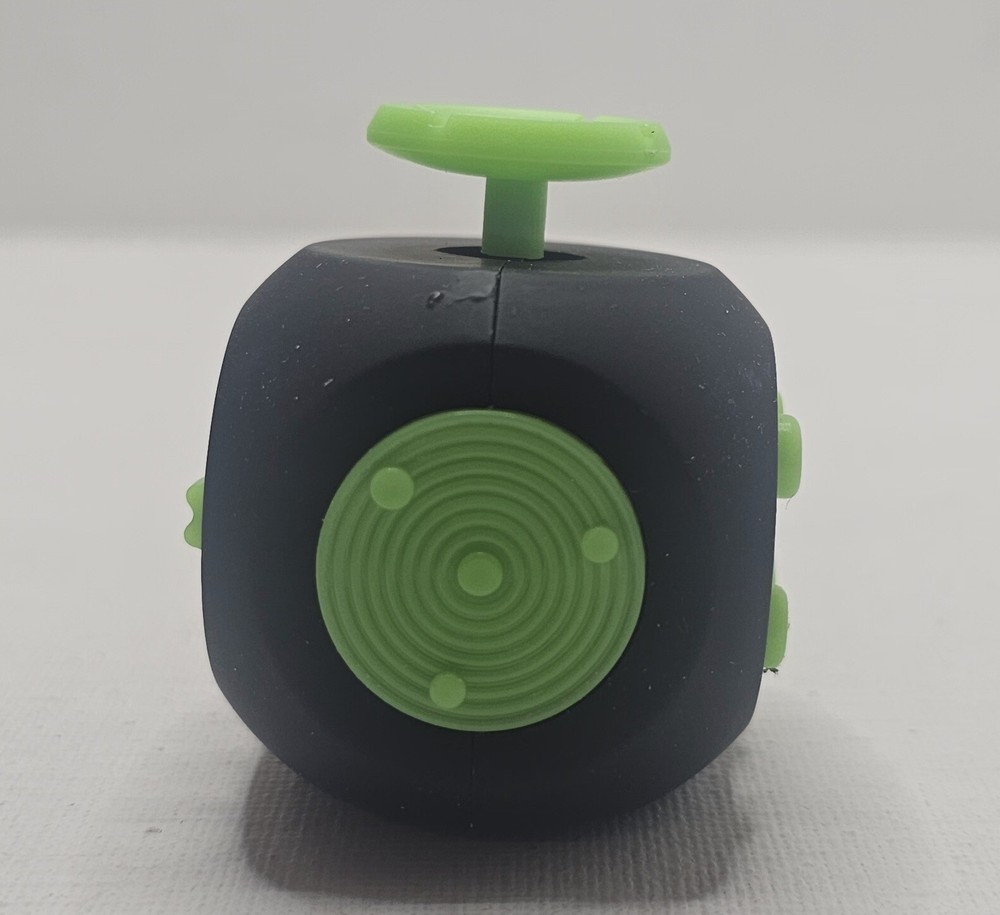 4 FIDGET CUBE GLOWS IN THE DARK