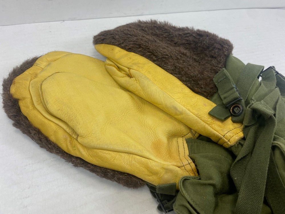 Army Arctic Mittens, New old stock Size Medium