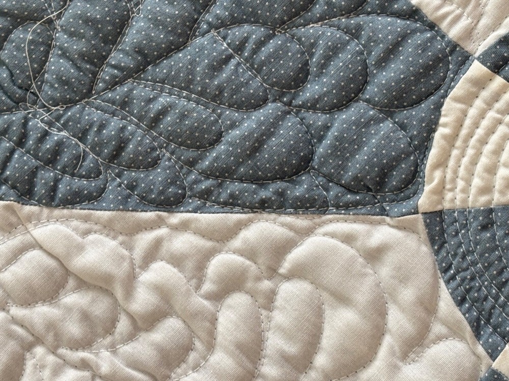 EXQUISITE QUILT, DRAMATIC QUILTING, PATCHWORK & WHOLECLOTH, TWO-SIDED GLAMOUR