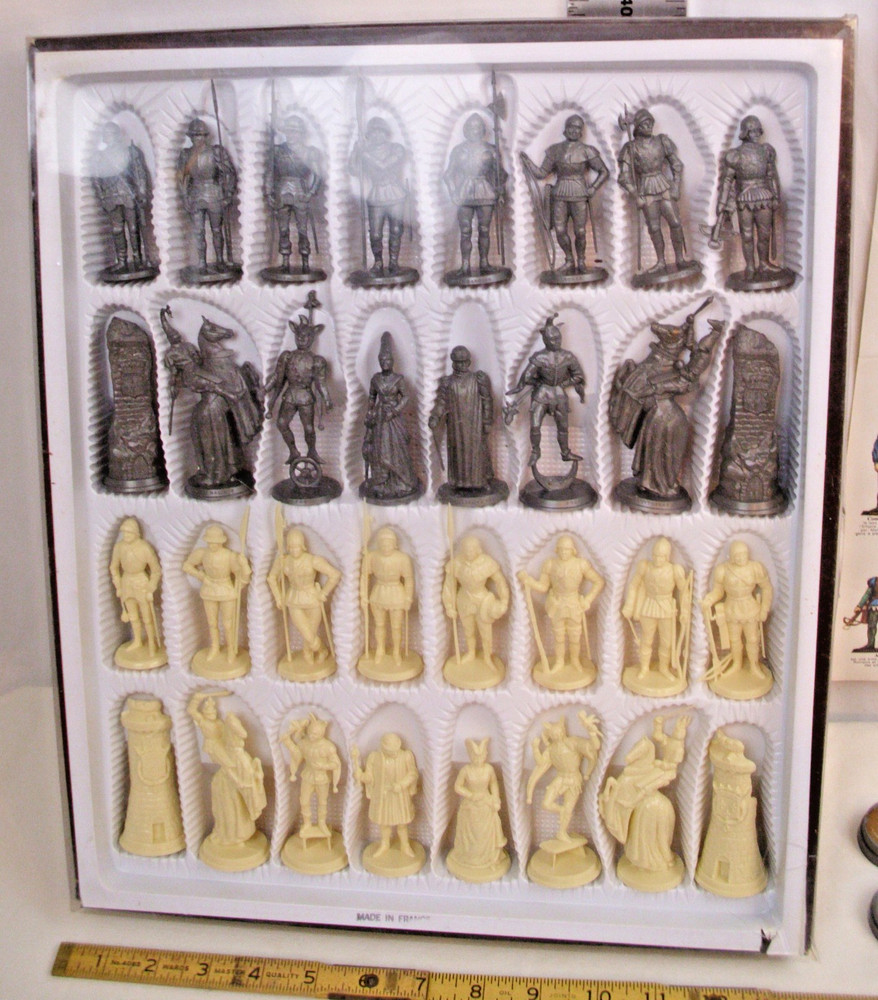 FRENCH MEDIEVAL CASTLE CHESS SET GAME BOXED