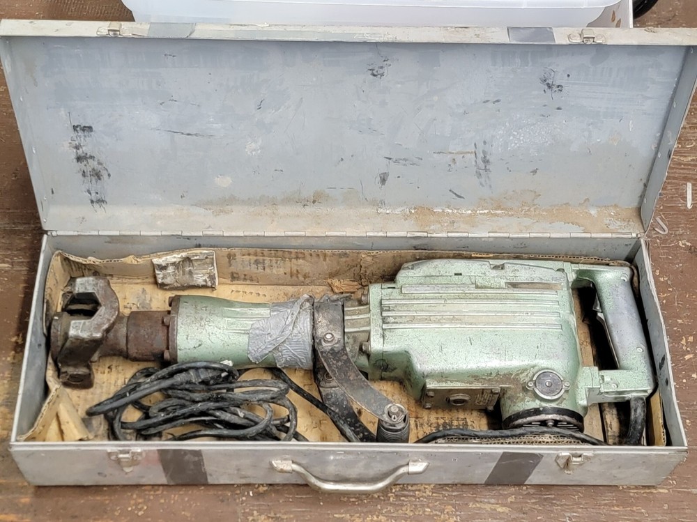 Hitachi H65 Demolition Hammer (No Drill Bits)
