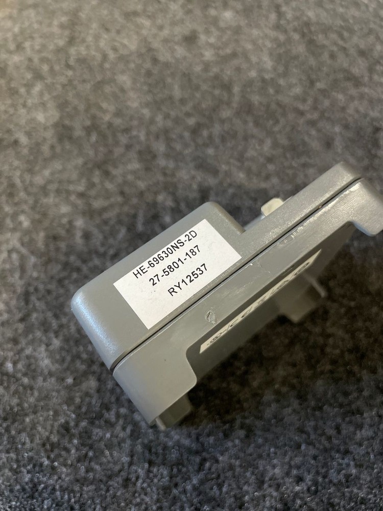 JOHNSON CONTROLS S1-HE-69630NS-2D TEMP/HUMIDITY SENSOR Qty 36