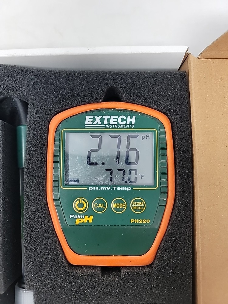 Extech Instruments PH220 Palm PH Meter