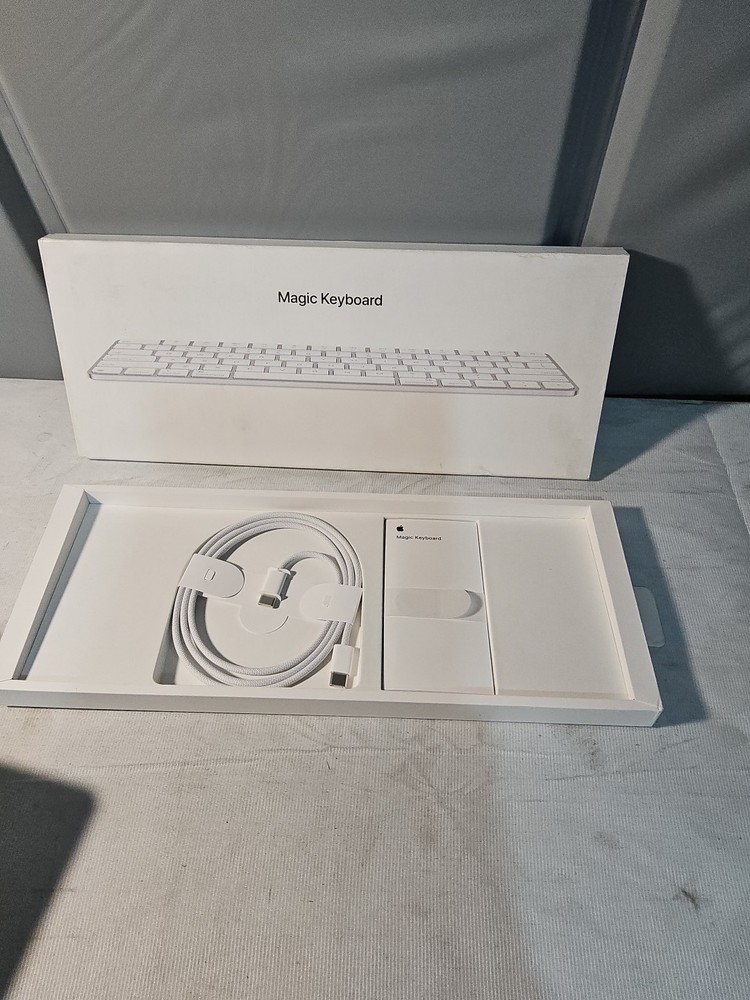 ¥Apple Magic Keyboard A3203/ MXCL3LL/A OPEN BOX