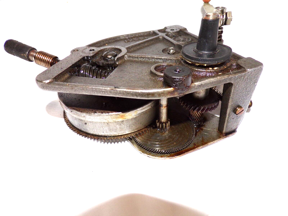 PORTABLE DISC PHONOGRAPH SINGLE SPRING MOTOR