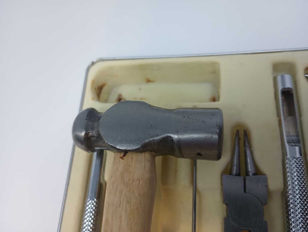 Making Memories Scrapbooking Tool Kit - Wear - Missing Needle