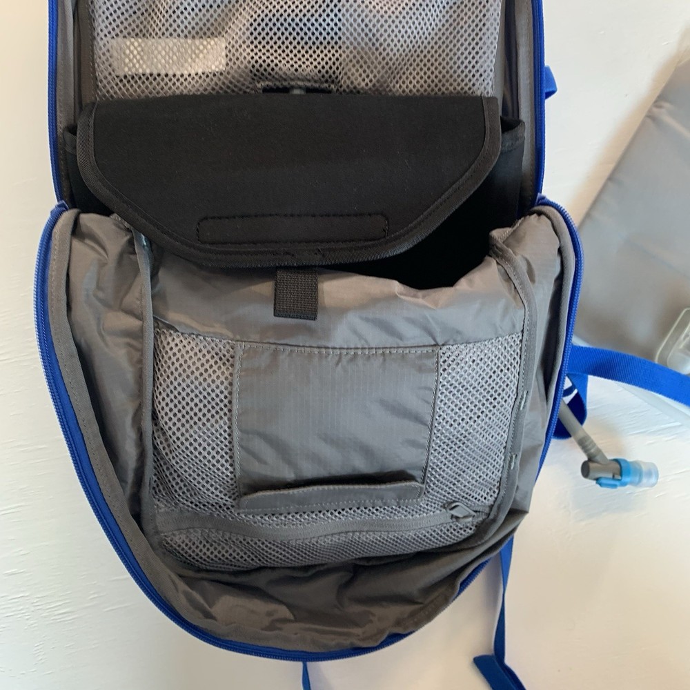 Hydro Flask Down Shift Backpack -14 Liter Water Pocket Hydration Pack Blue