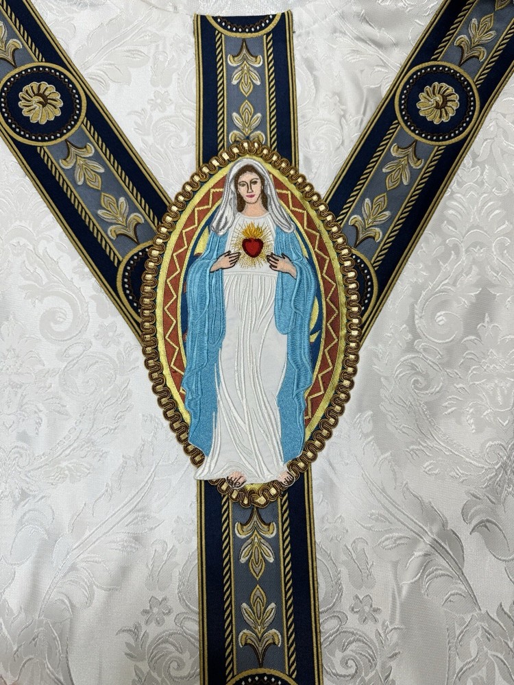 WHITE MARIAN VESTMENT CHASUBLE & STOLE