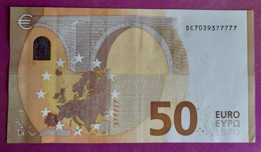 50 euro banknote with consecutive equal numbers