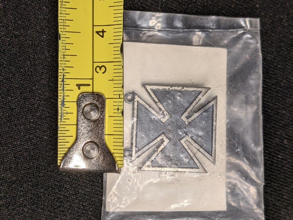 MARKSMAN QUALIFICATION BADGE, BASIC ARMY. LAPEL, HAT PINBACK PIN.