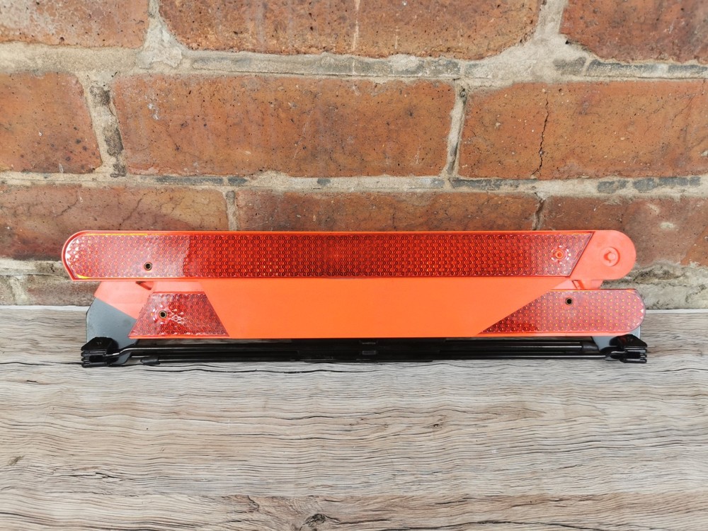 2005 MERCEDES BENZ E-CLASS WARNING TRIANGLE A2118900397