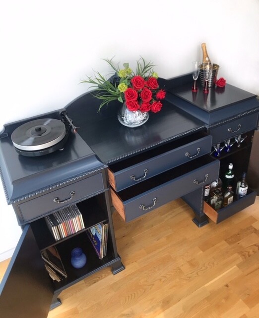 Superb Chippendale Style Vintage Sideboard/Drinks Cabinet/Media Cupboard
