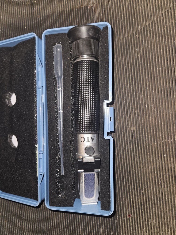 ATC (Automatic Temperature Compensation) Refractometer