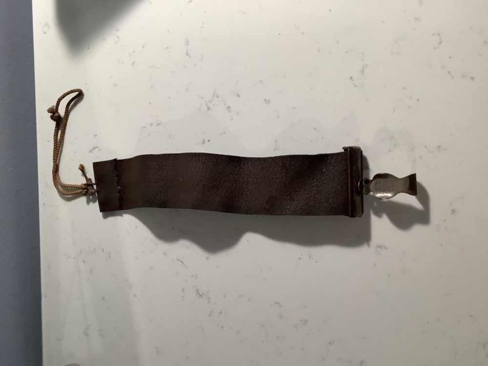 UNIQUE ANTIQUE AUTHENTIC LEATHER X-N TRUK STROPPER BARBER RAZOR SHARPENER NR