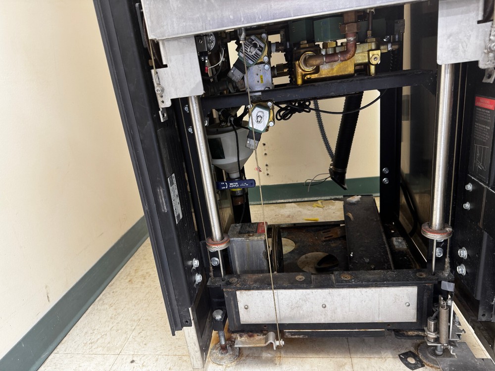 STERIS Amsco V116 Prevac Steam Sterilizer