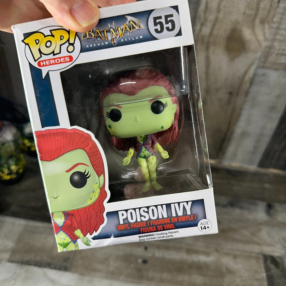 funko pop poison ivy 55 Arkham Asylum (box Damage)