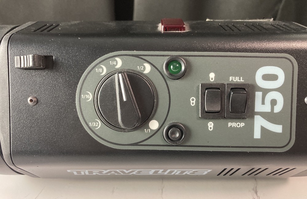 Calumet Travelite 750 Studio Monolight Flash Head