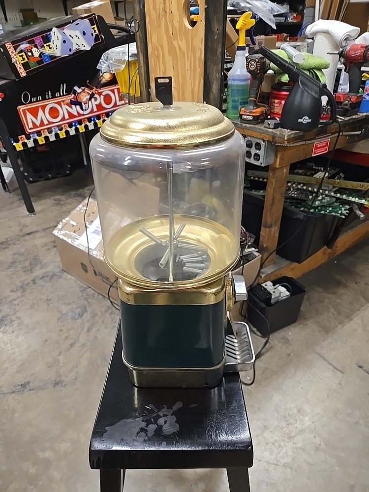 beaver gumball machine
