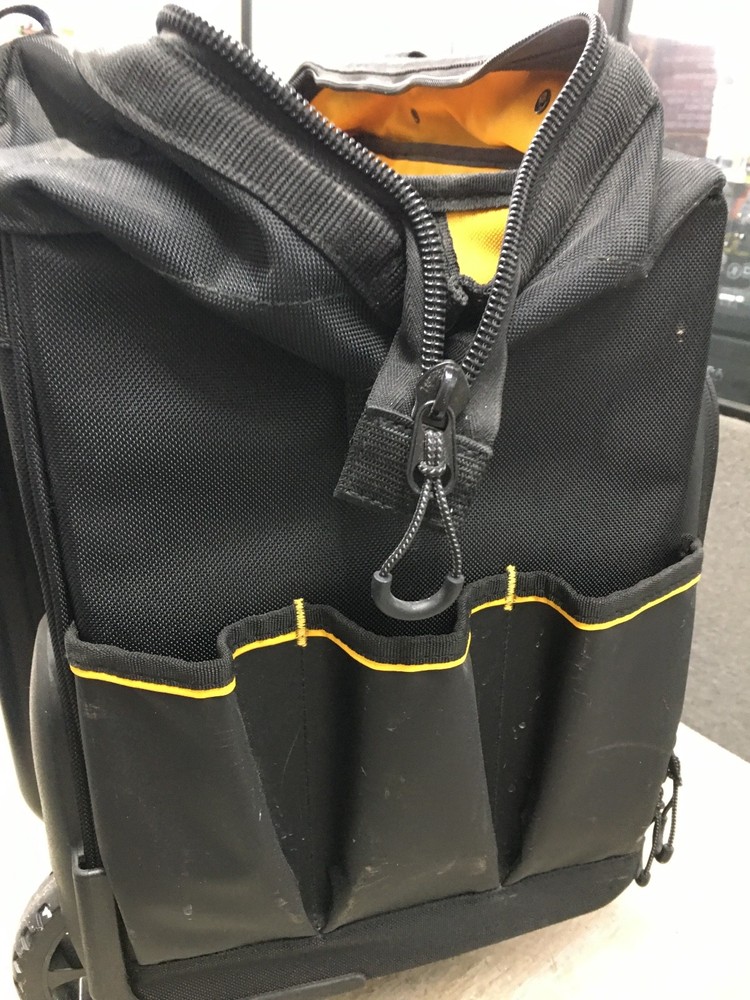 DEWALT DWST560107 18" Rolling Tool Bag barely used nice