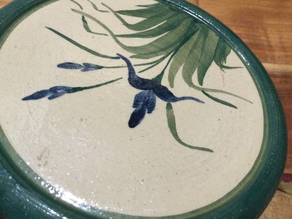 STUDIO POTTERY CERAMIC IRIS ROUND TILEWALL PLAQUES SMALL CANDLE TRIVET 5.5''