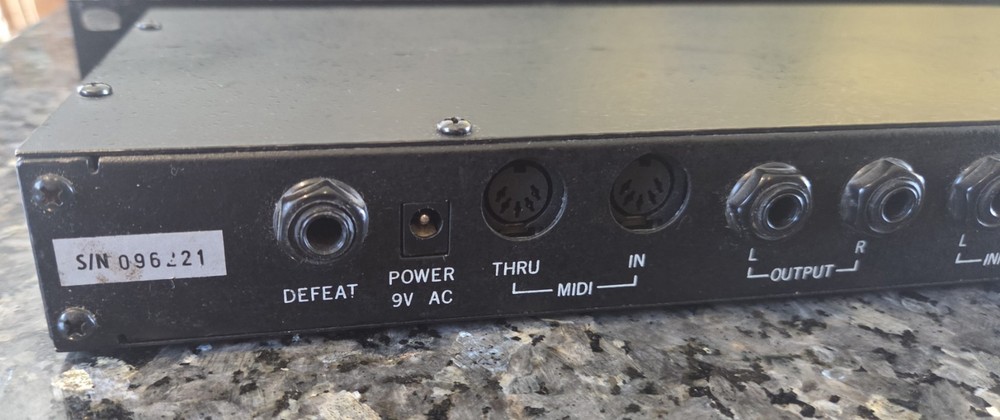 Alesis Midiverb II Digital Multi-Effects Processor Rack Mount 2-Channel Reverb