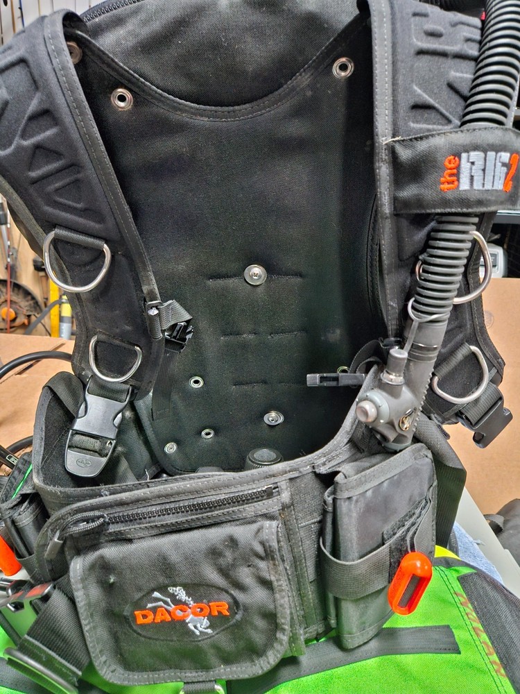 Dacor RIG 2 scuba diving Buoyancy Compensator Device (BCD)