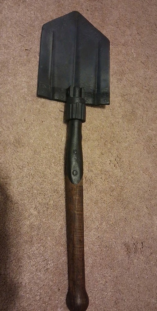 WW2 German Folding  Entrenching Tool