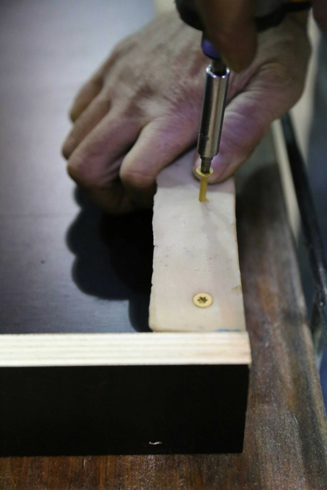 Stone Master Molds Chiseled Edge Concrete Countertop Edge Form Liner 12'