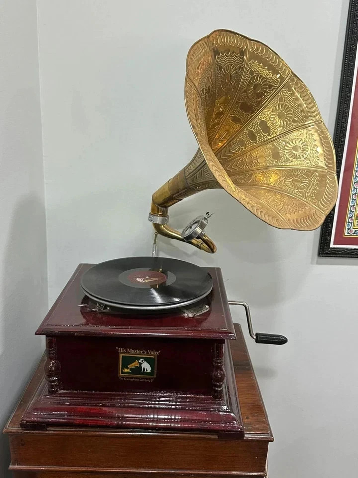 Antique Gramophone, Fully Functional Working Phonograph, win-up record player