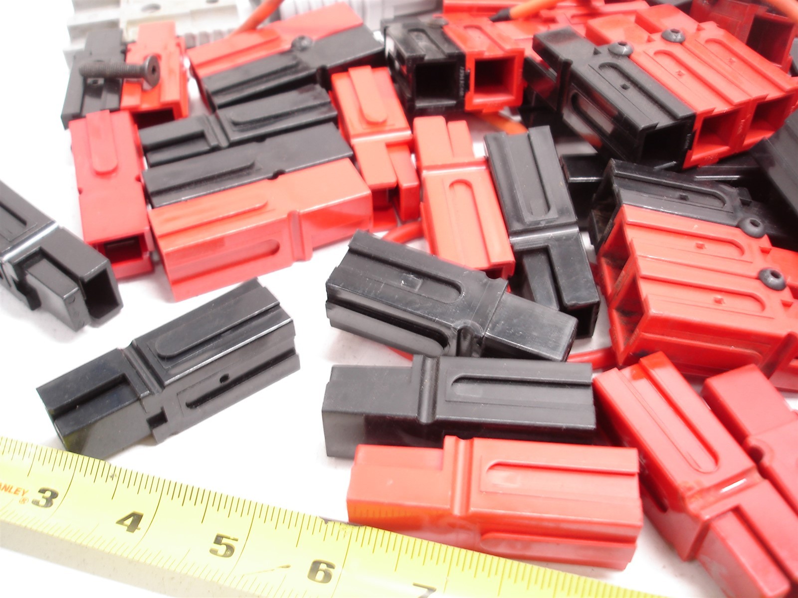 165 TOTAL NASCAR ASSORTED ANDERSON QUICK CONNECT BATTERY WIRE CONNECTOR HOUSINGS