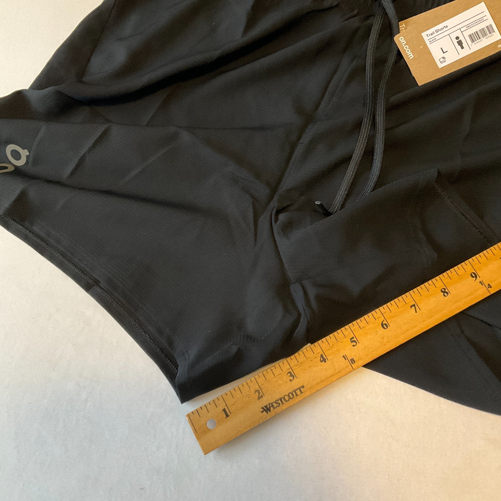 On Cloud Trail Shorts Mens Size L Black Light Weight Drawstring Stretch Waist