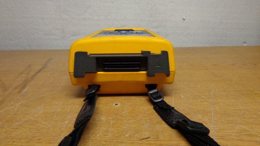FLUKE DSP-4100 CABLE ANALYZER (Need AC Adapter)