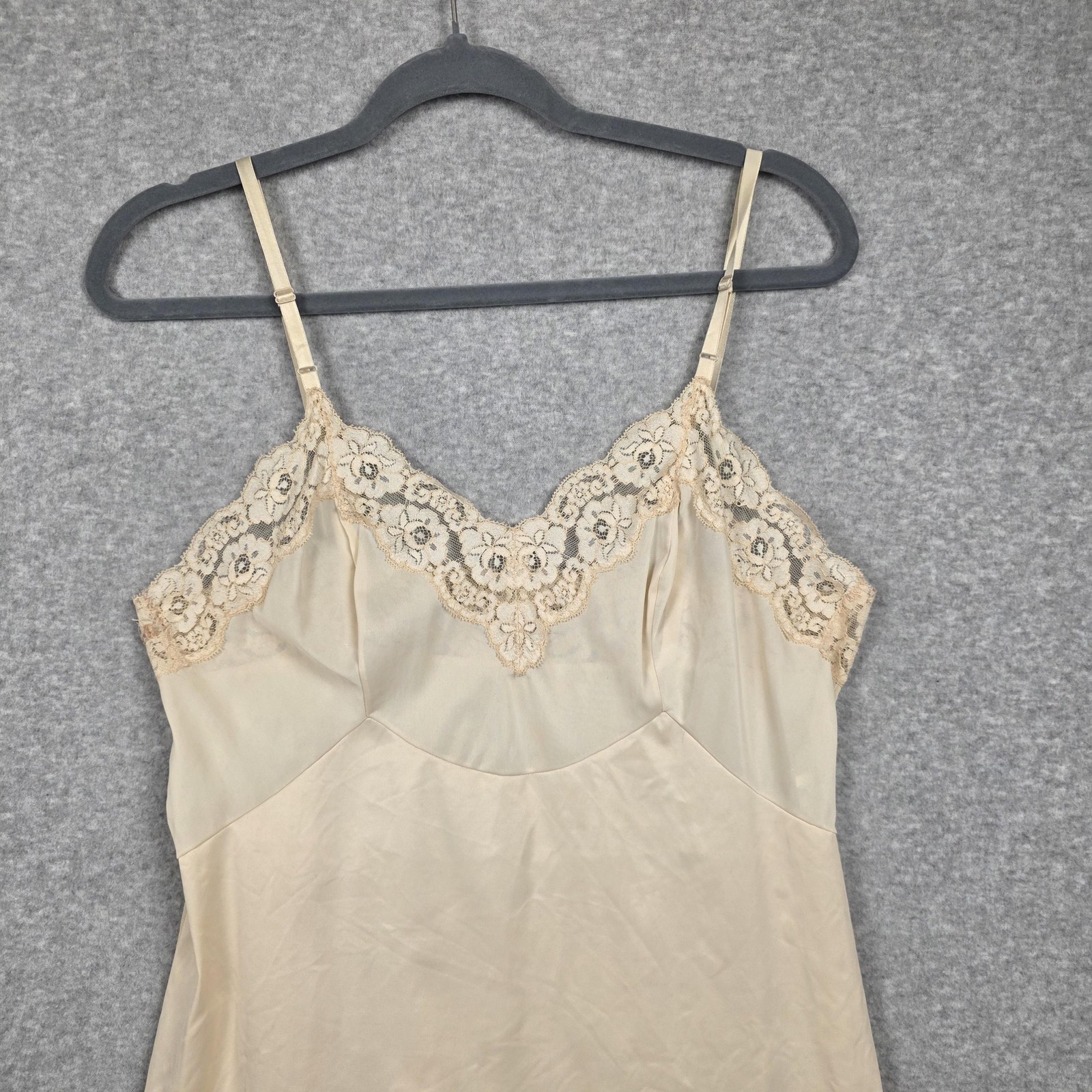 Vintage Vanity Fair Slip Dress Womens Large White Nylon Lace Trim Lingerie 90s