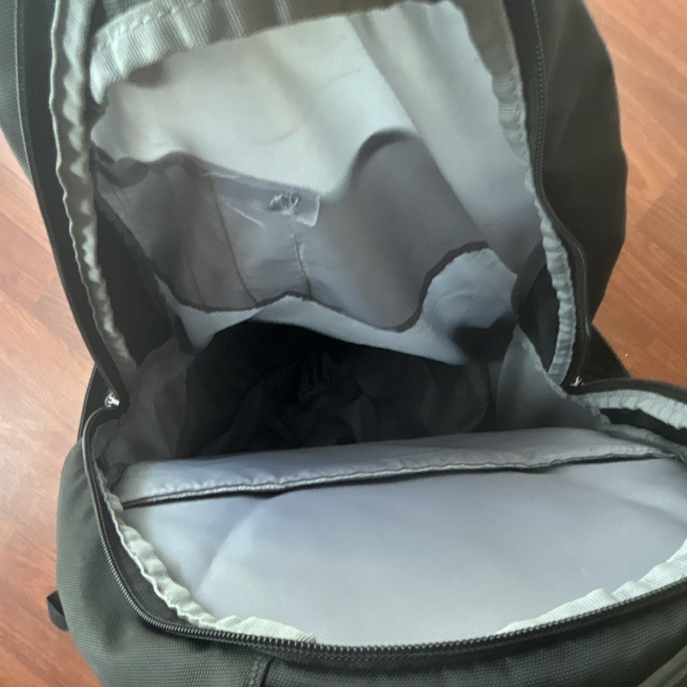 Under Armour Black Gym Backpack Polyester Zip 3 Pockets Adjustable Padded Strap