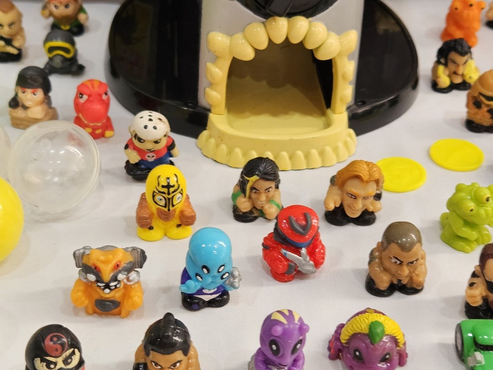Squinkies Skull Cavern Playset with Figures and Bubbles