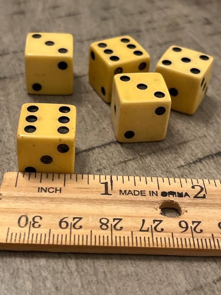 Old butterscotch bakelite 5 dice set 123123@