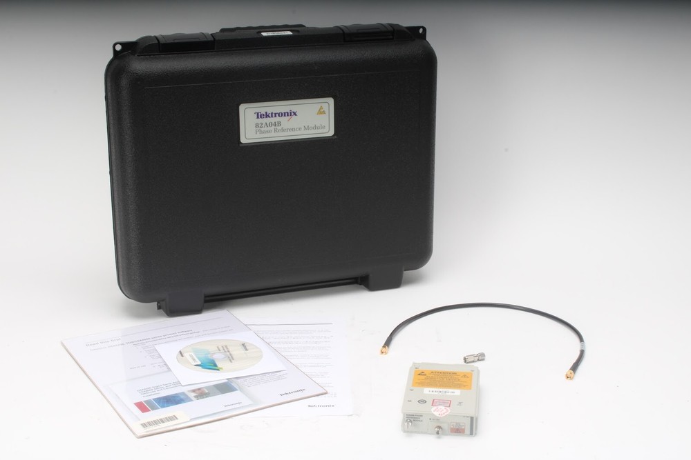 Tektronix 82A04B Phase Reference Module With Case and Accessories