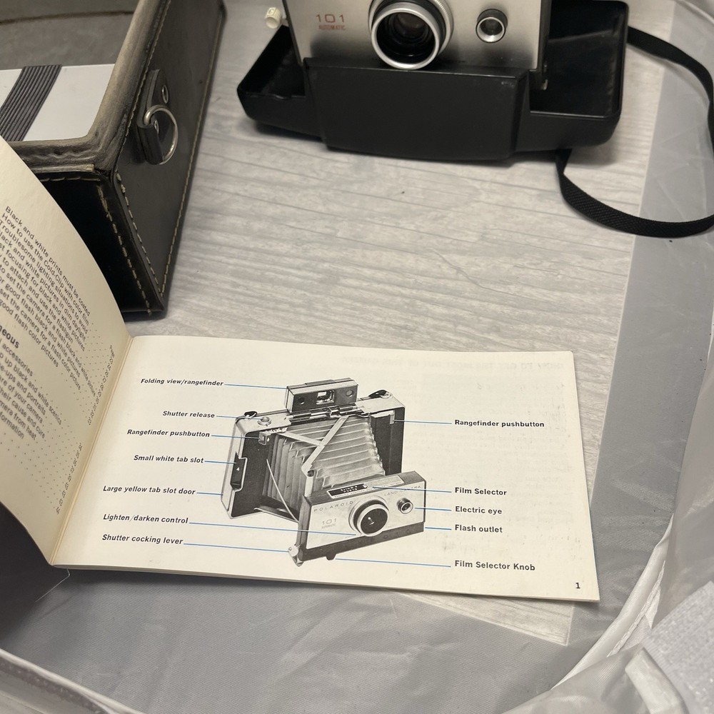 Polaroid Land Camera 101 Automatic case portrait kit 581 flash bulbs kit