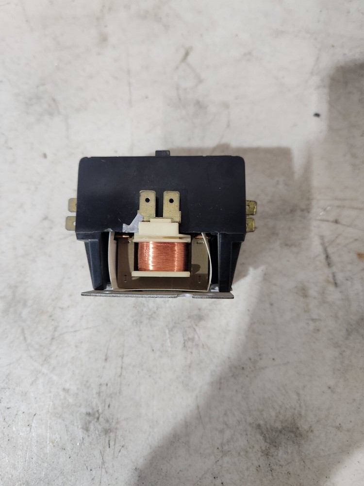 Cutler-Hammer C25BNB230B Definite Purpose Contactor