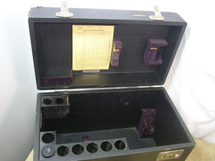 Ernst Leitz Wetzlar Microscope GmbH Nr 507552 + Case 25J018