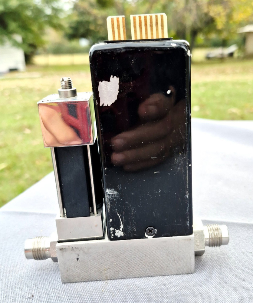 Unit UFC-1100 HP Mass Flow Controller Range 50 SCCM Gas CHF3