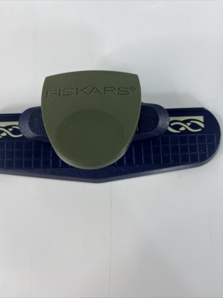 Fiskars Wave Braid Continuous Edge Border -Twisted Rope-Card Craft-Scrapbook