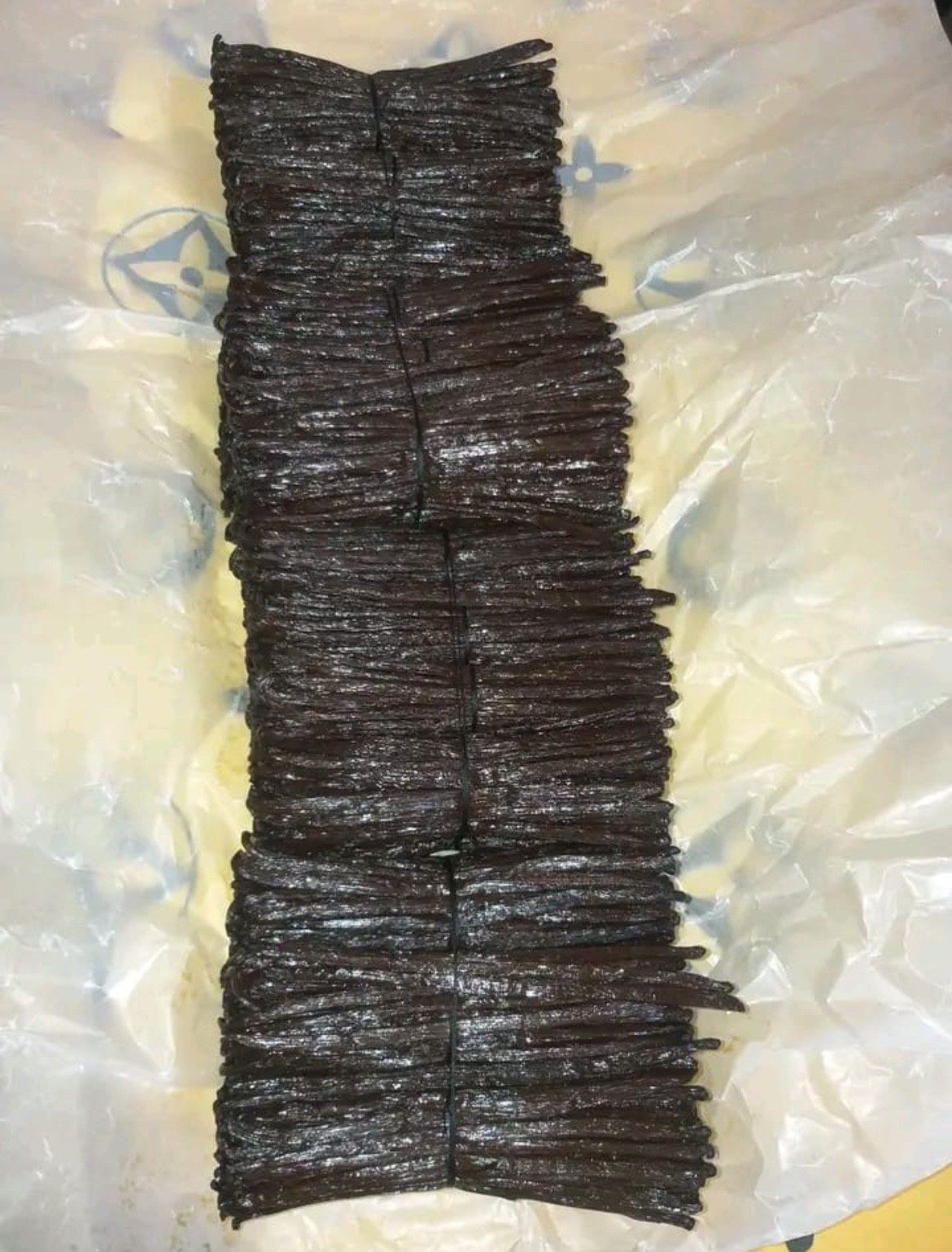 Organic vanilla beans, Grade A. Plump, moist with 30-35% moisture content