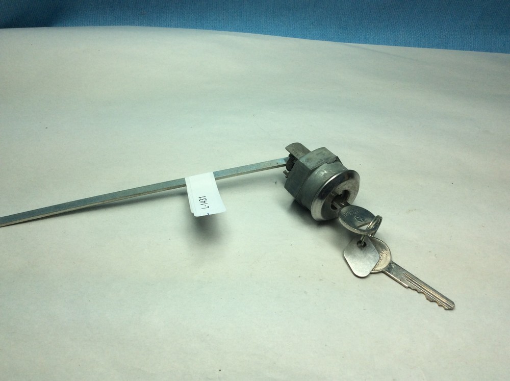 Chrysler Original Long Tailpiece Trunk Lock w/ Working Keys - Locksmith
