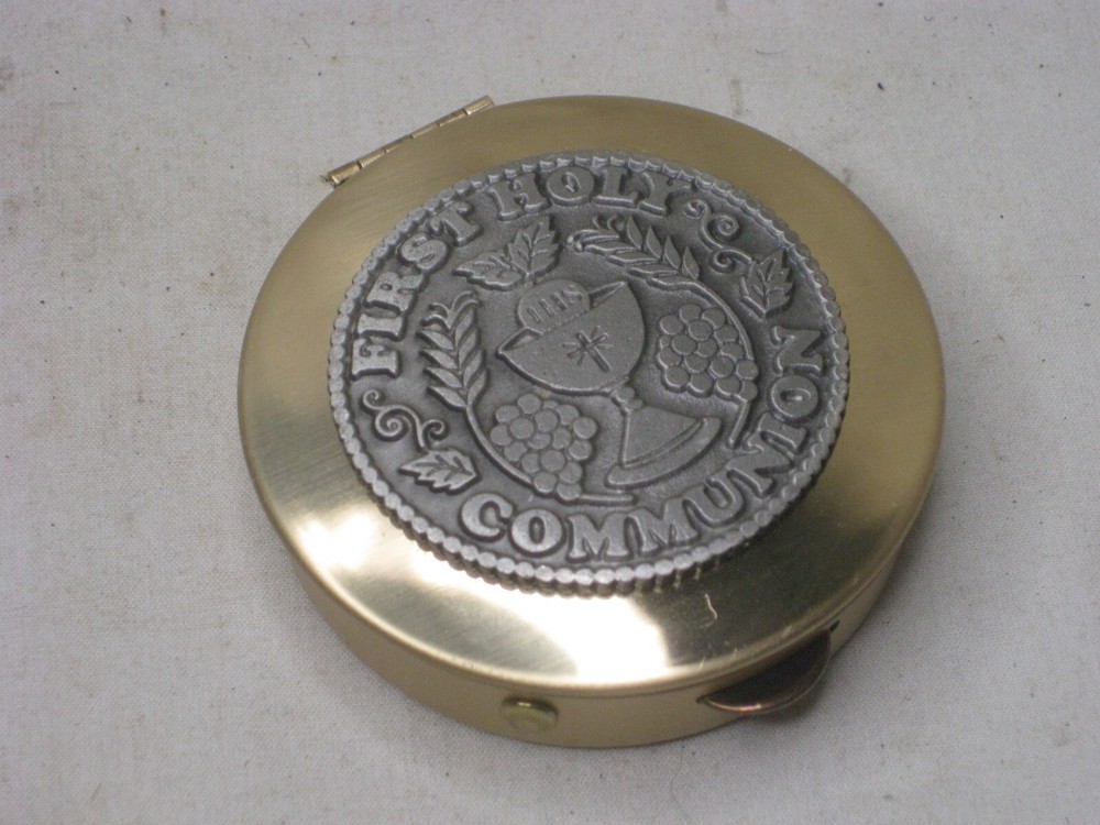 pre-owned FIRST HOLY COMMUNION compact case box container approx. 2.25" x .5"