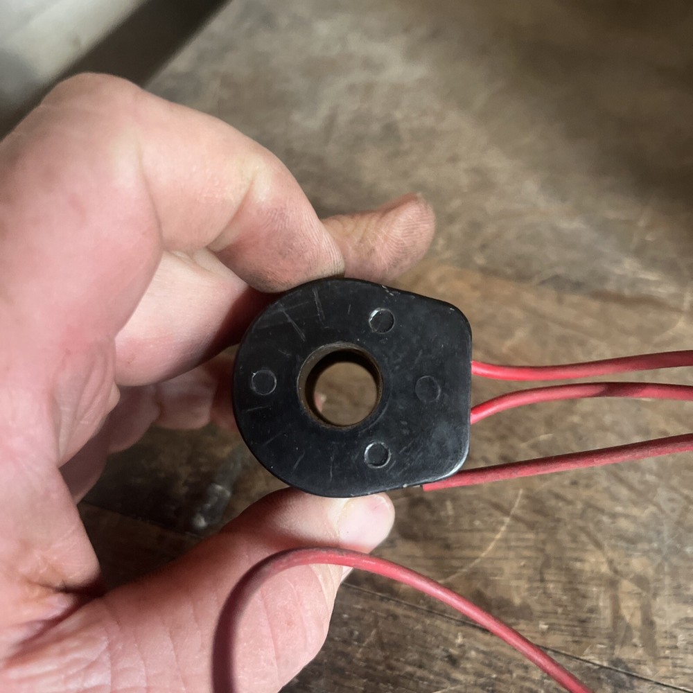 NOS Vickers 12V Coil 20101