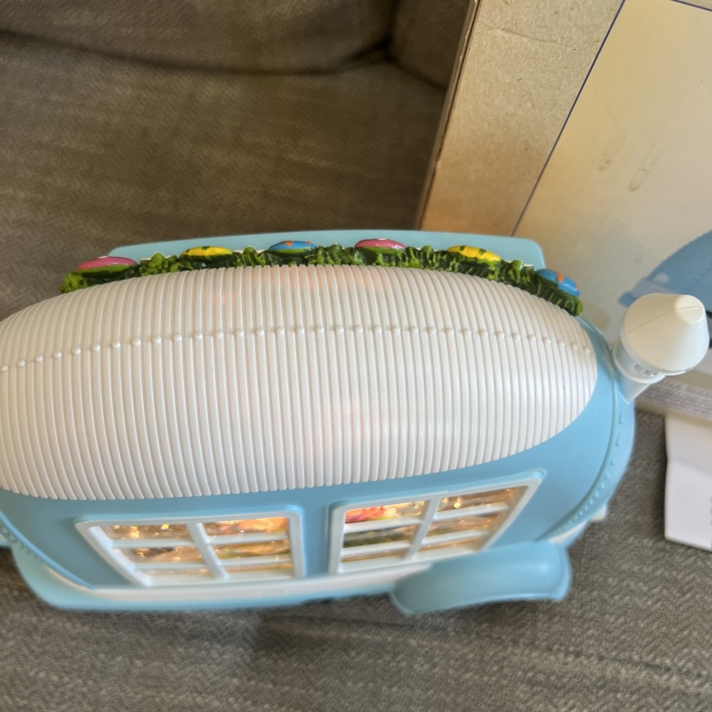 Rare Cracker Barrel Easter Bunnies Camper Glitter Globe Easter Bunny Snow Globe