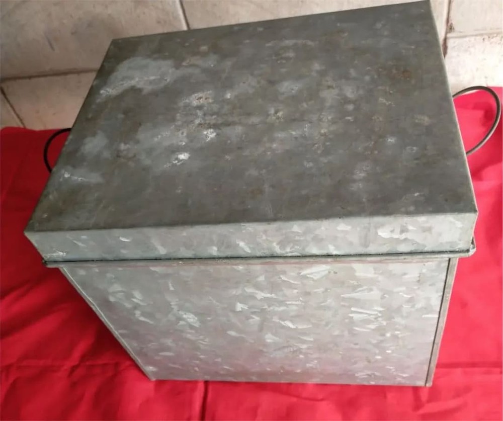 Showa retro tin can