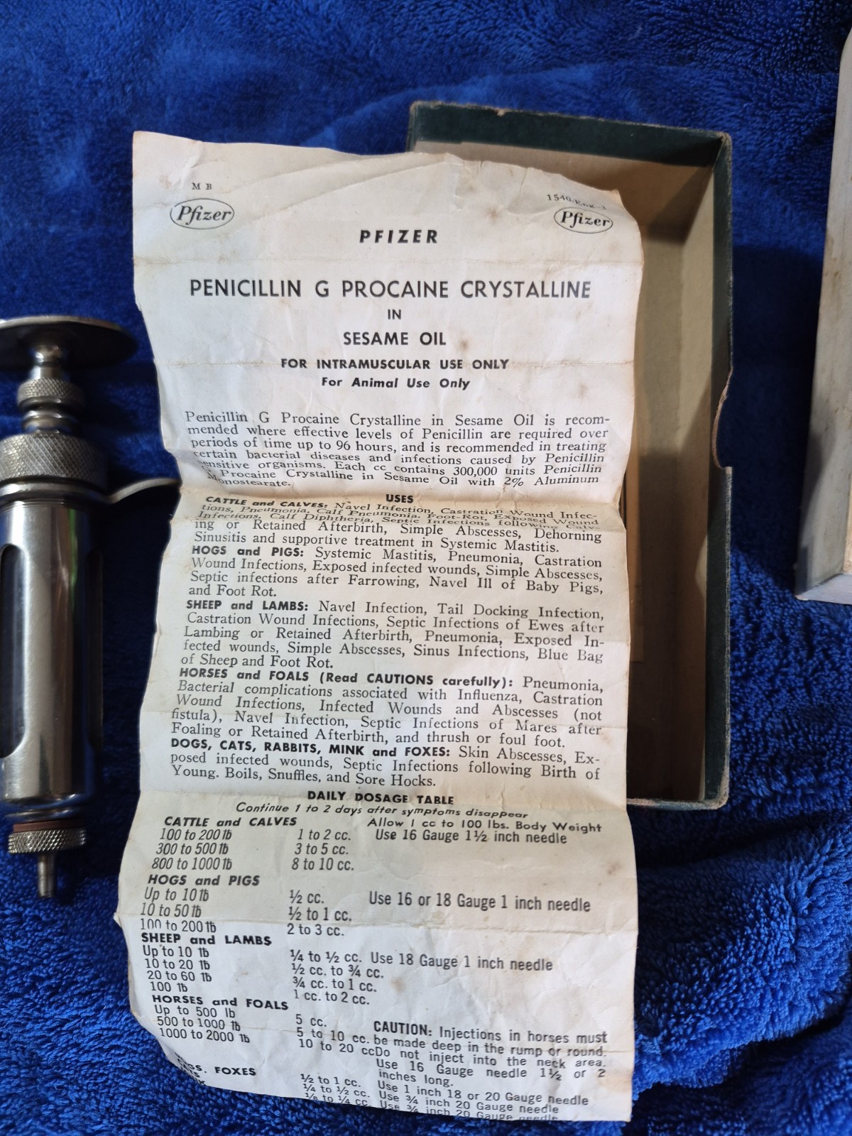 VINTAGE Veterinarian , DOCTOR METAL SYRINGE