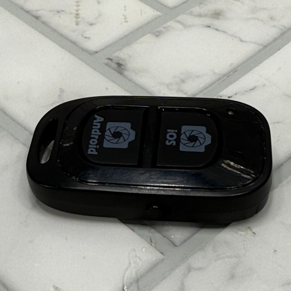 Ubeesize Bluetooth Wireless Camera Remote Clean Tested & Works SEE VIDEO